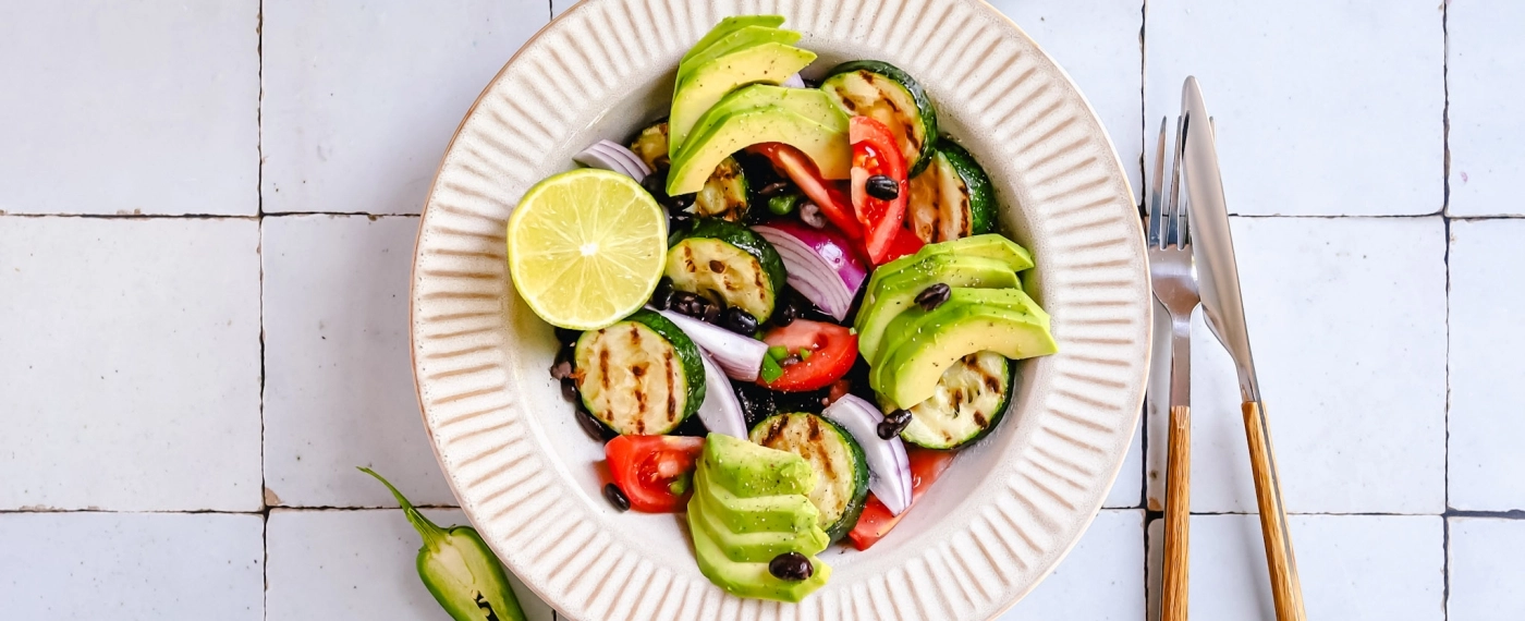 Mexicaanse maaltijdsalade met ja­la­pe­ño peper