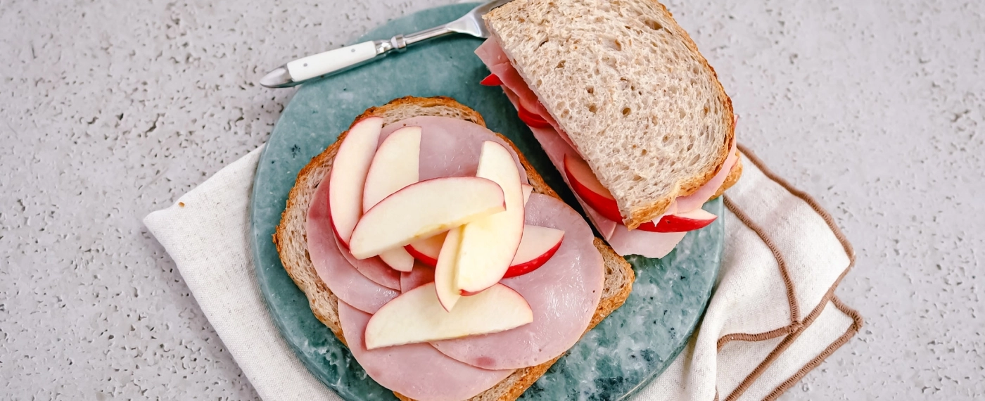 Brood met achterham & appel