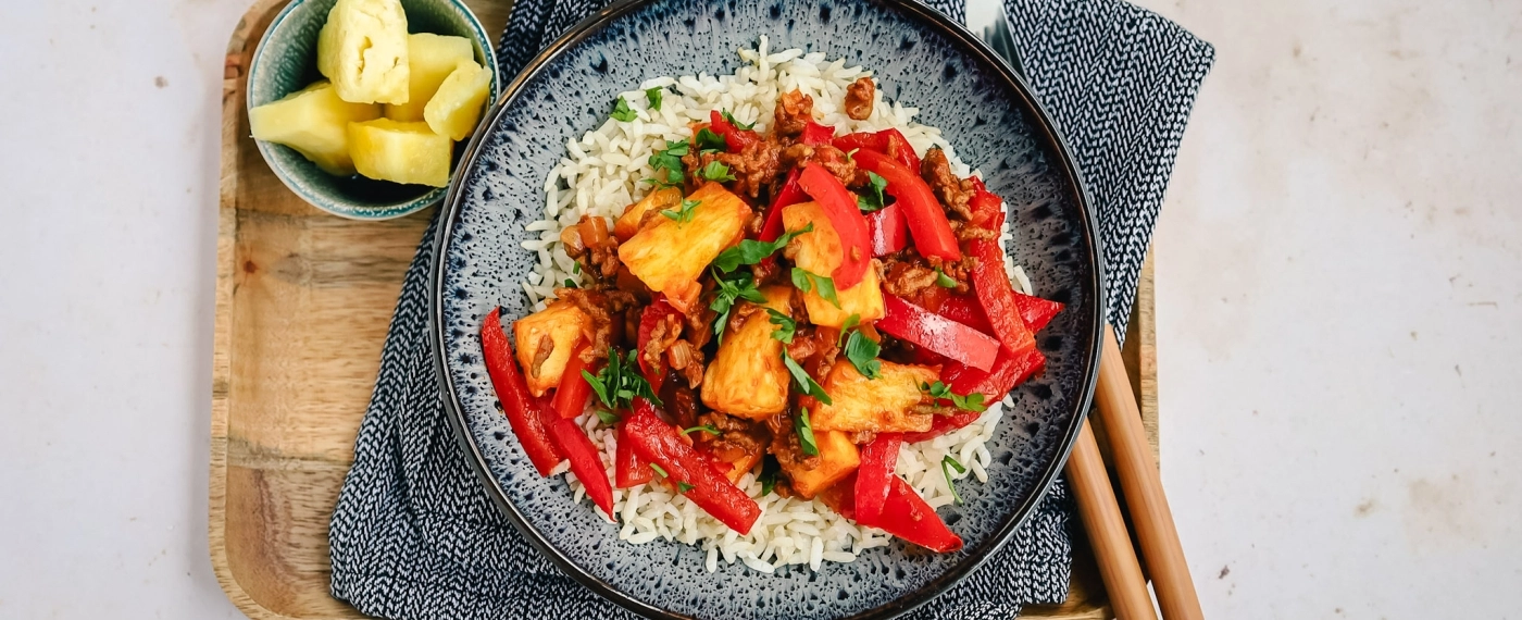 Bloemkoolrijst met gehakt, paprika & ananas