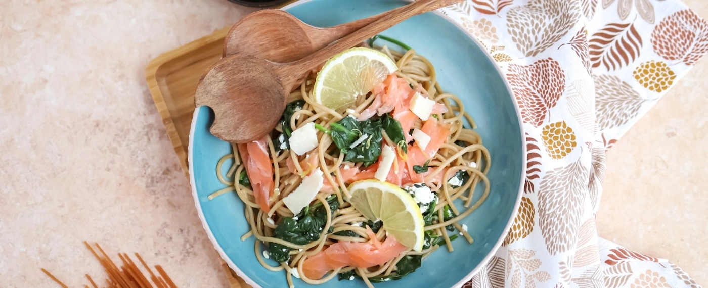 Spaghetti met gerookte zalm, spinazie & cottage cheese