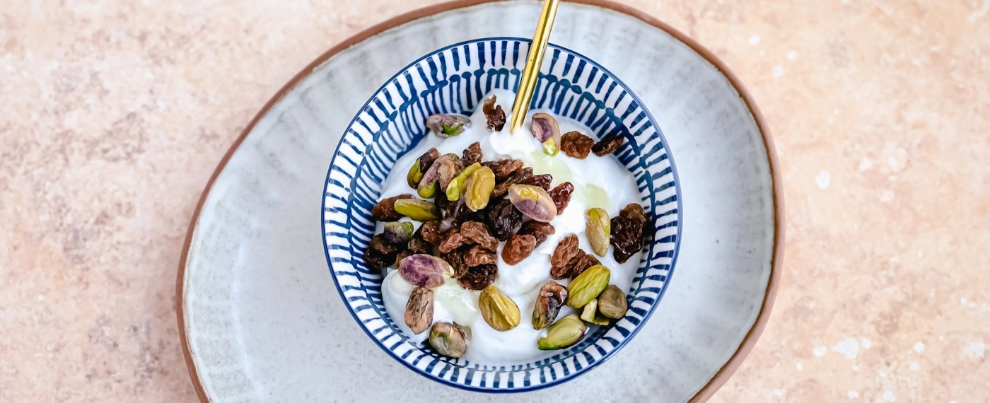 Yoghurt met honing & rozijnen
