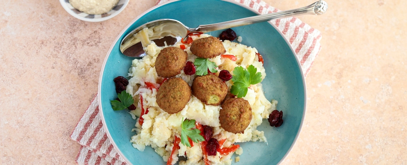 Bloemkoolstamppot met paprika & falafel