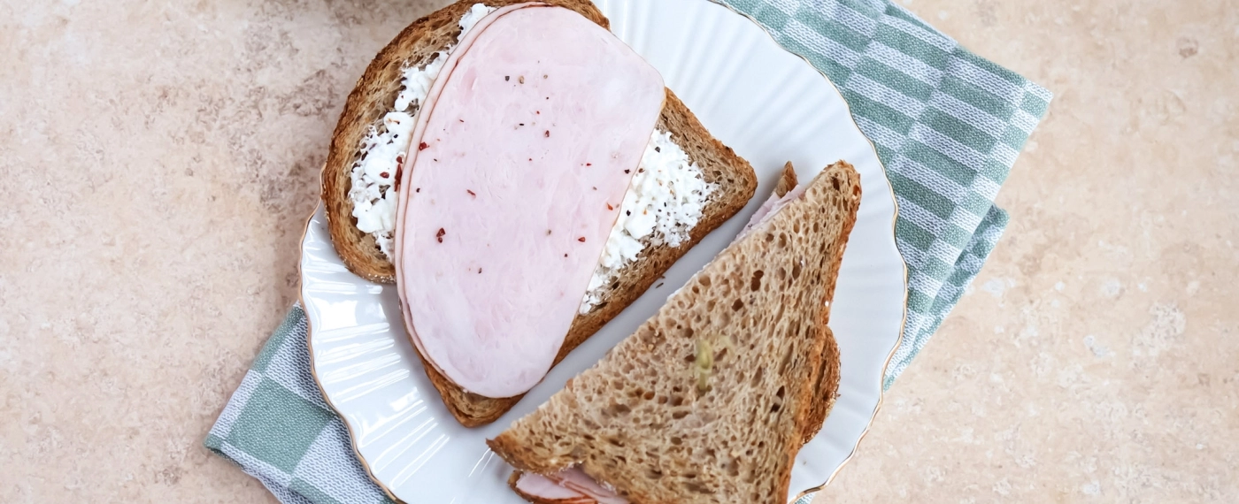 Brood met cottage cheese & kalkoenfilet