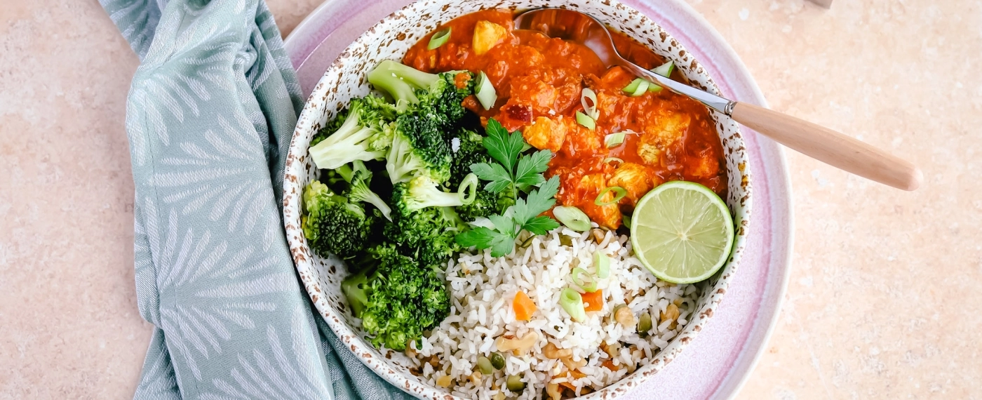 Kip korma met notenrijst