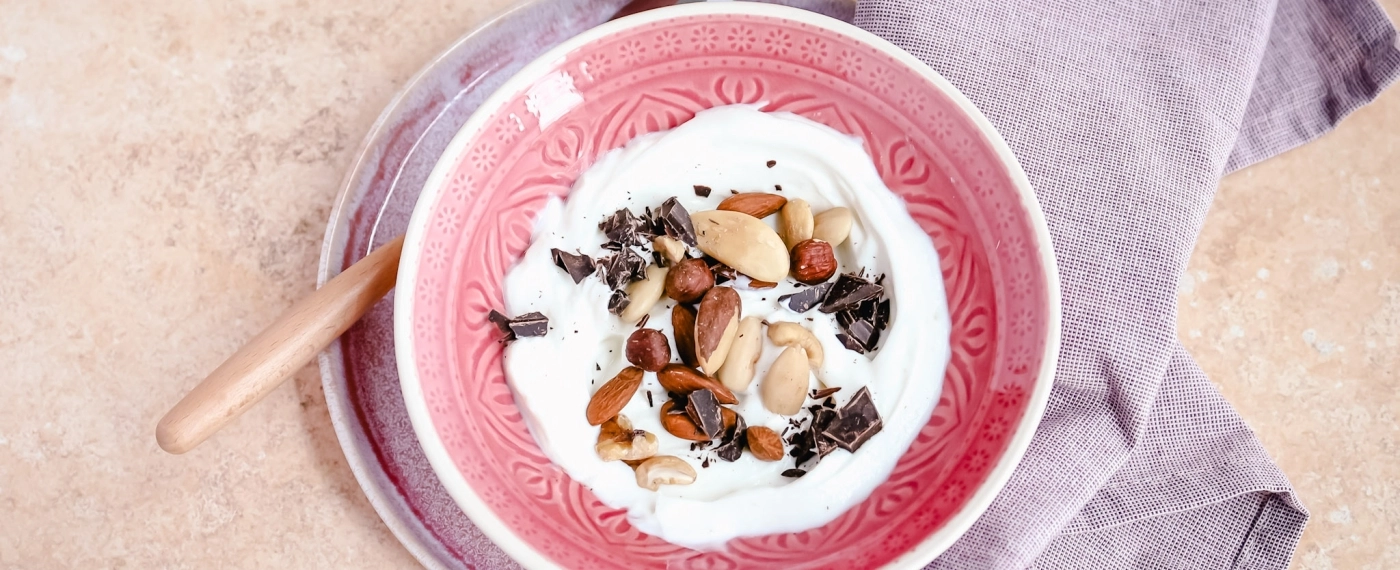 Yoghurt met noten & pure chocolade