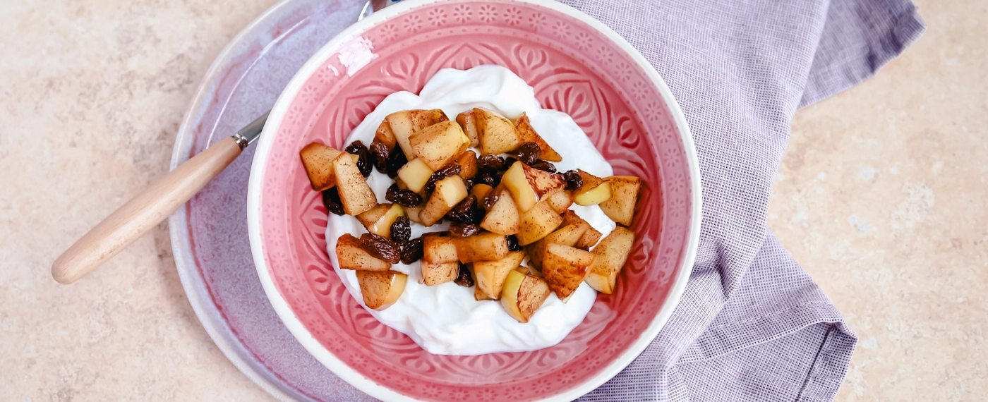 Yoghurt met warme appel & rozijnen