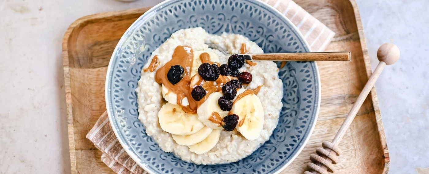 Havermout met banaan, rozijnen & kaneel