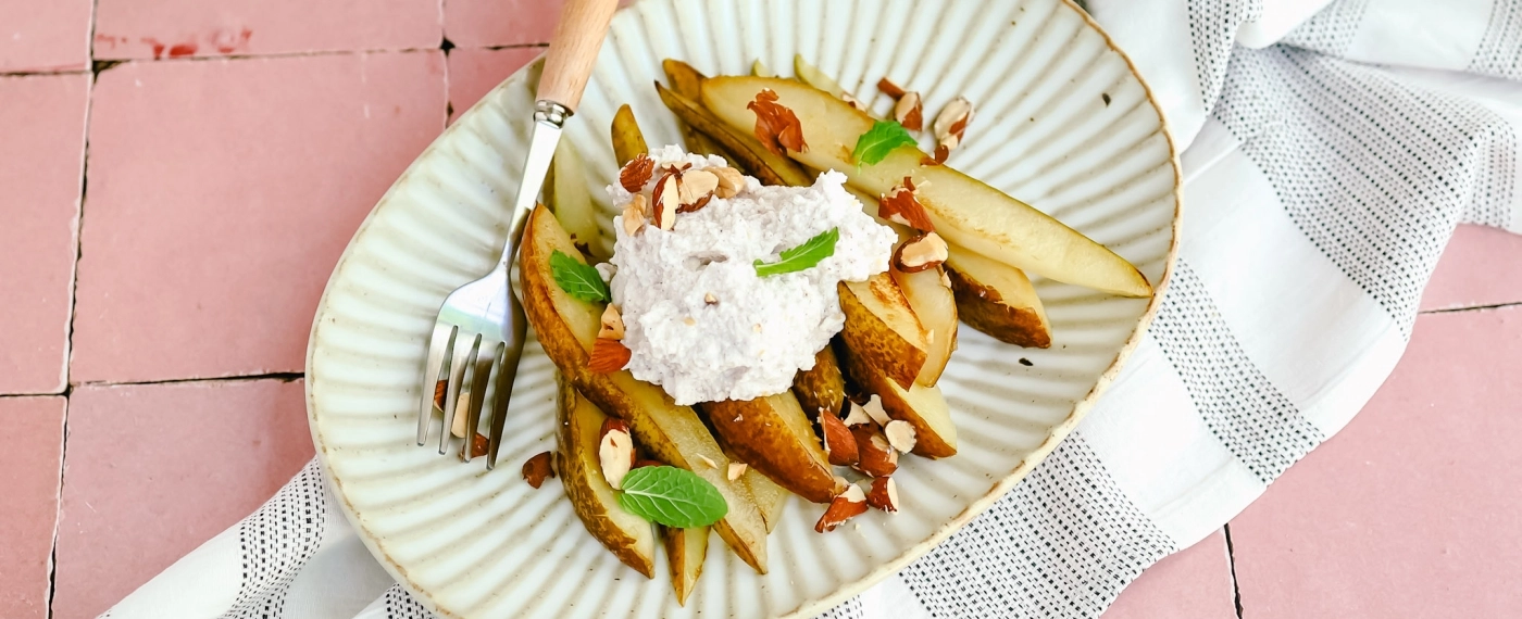 Warme peer met kaneelricotta