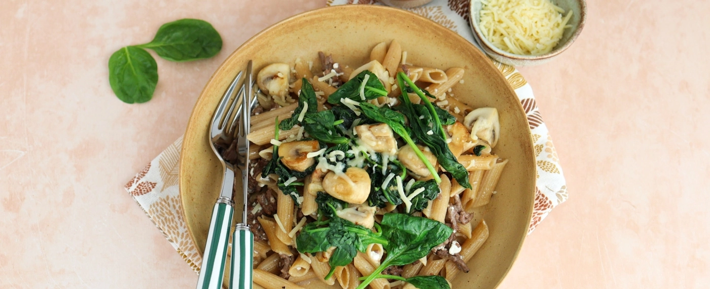 Pasta met gehakt, spinazie & champignons