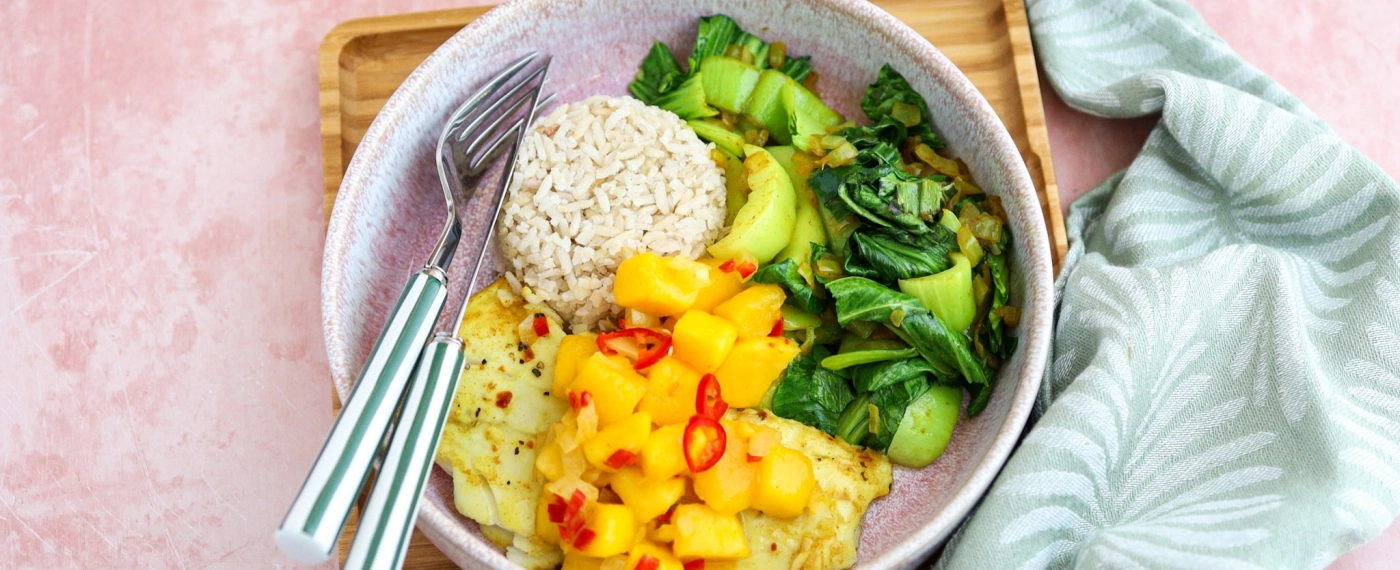 Kabeljauw met bloemkoolrijst, warme mangosalsa & Shanghai paksoi