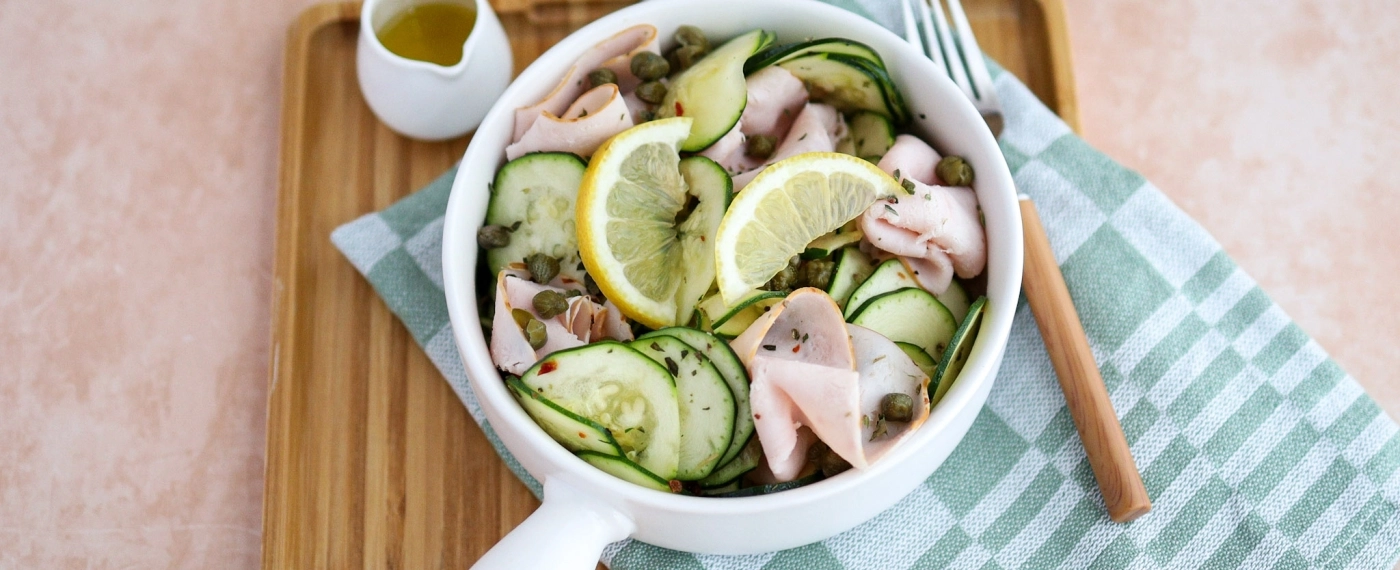 Mediterrane salade met kalkoenfilet