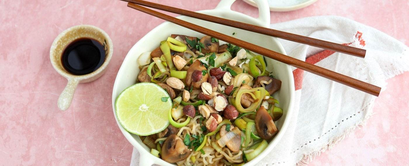 Noedels met champignons & noten