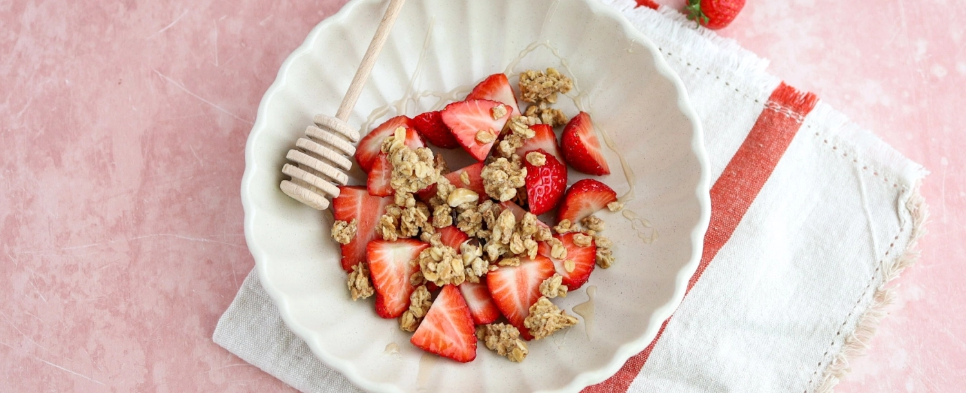 Aardbeien met muesli & honing