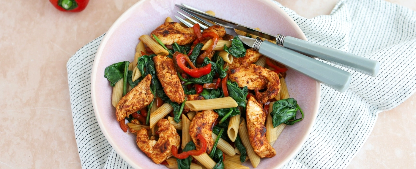 Kalkoenfiletreepjes met spinaziepasta