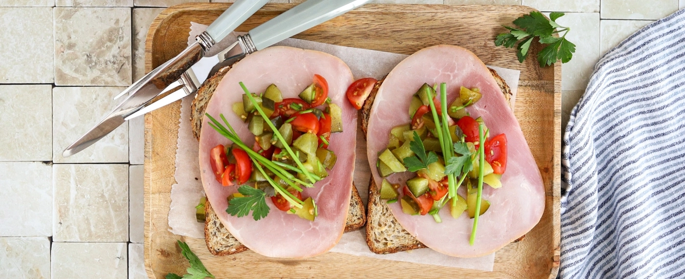 Brood met ham & augurksalsa