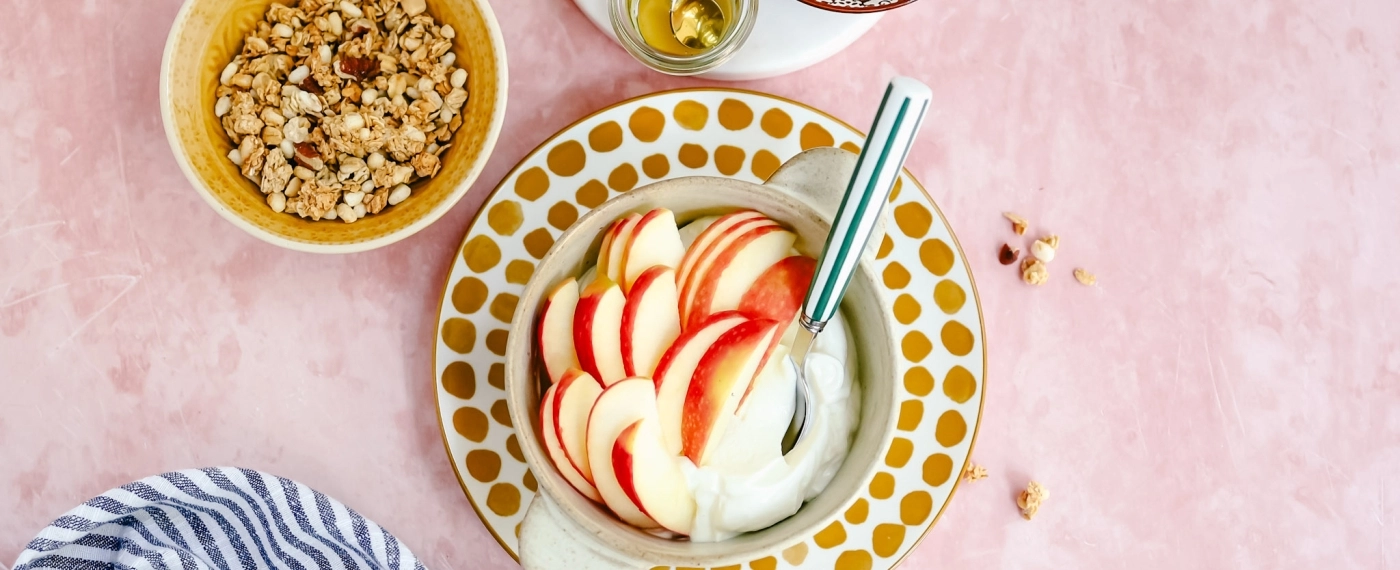 Yoghurt met appel & geroosterde havermout