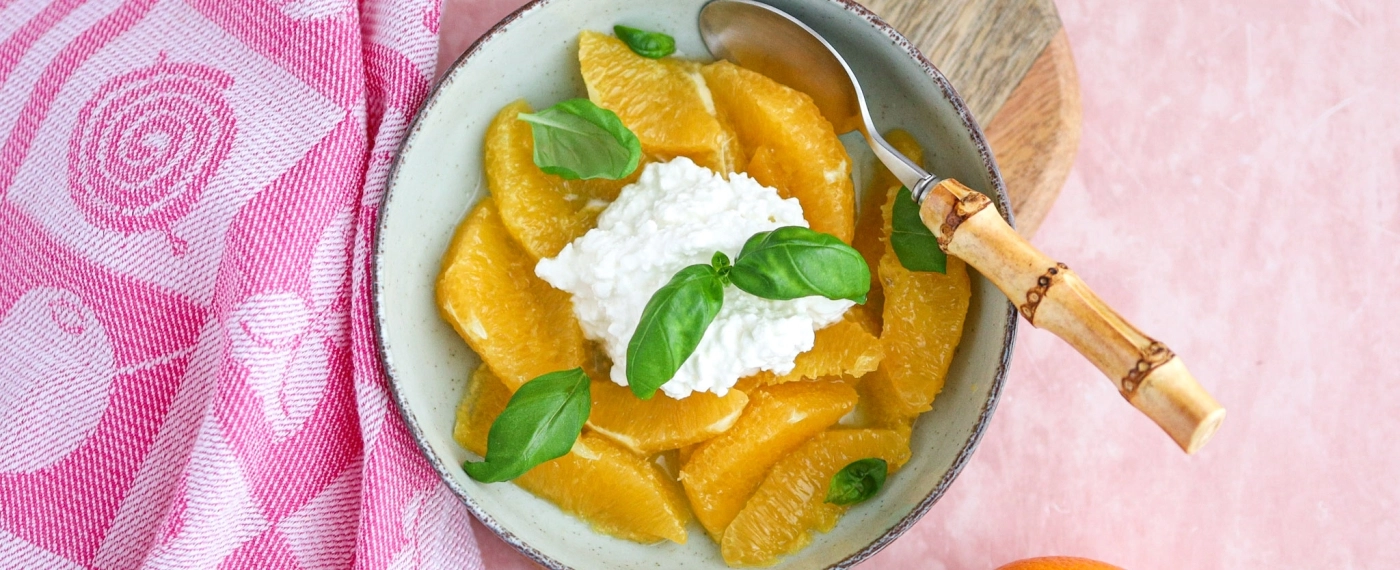 Gemarineerde sinaasappel met cottage cheese