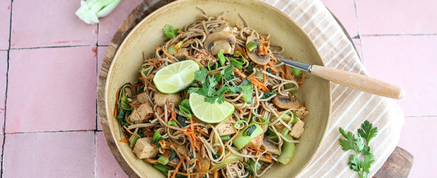 Aziatische noedels met tofu & paksoi