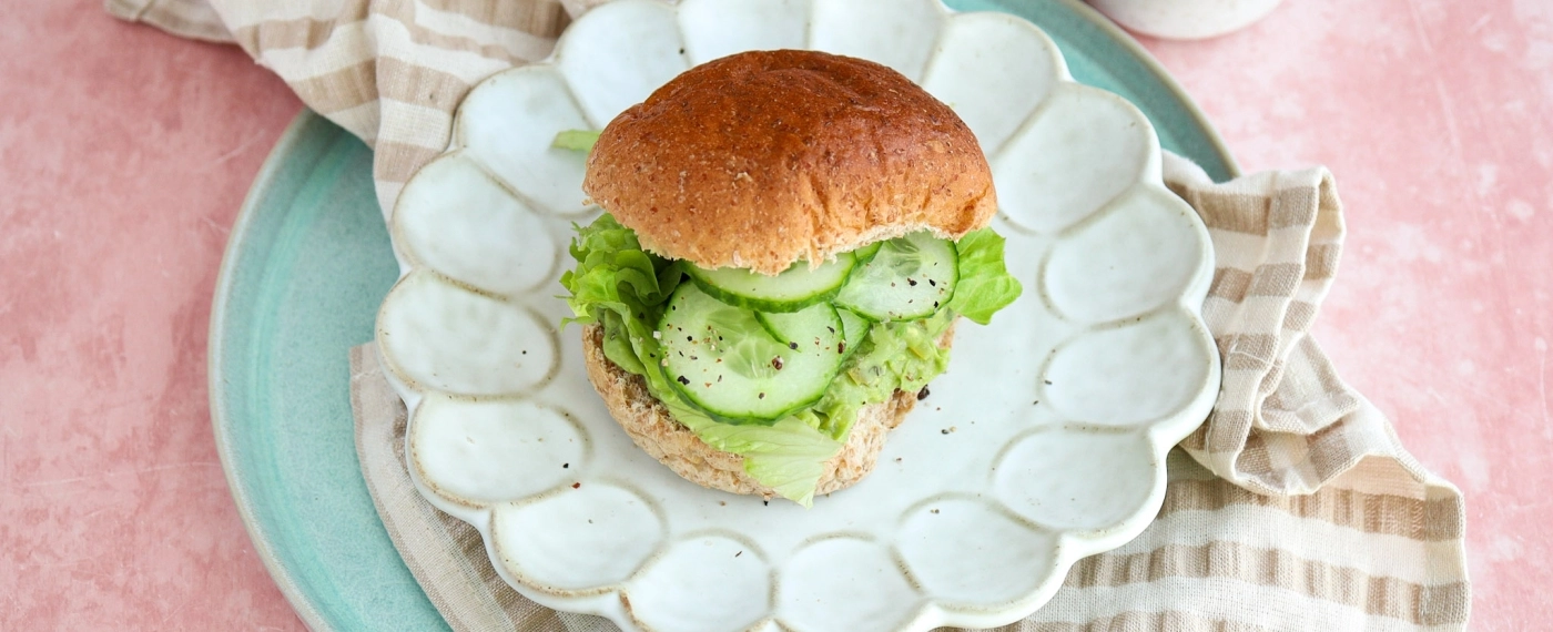 Broodje met avocado-cannellinibonenspread