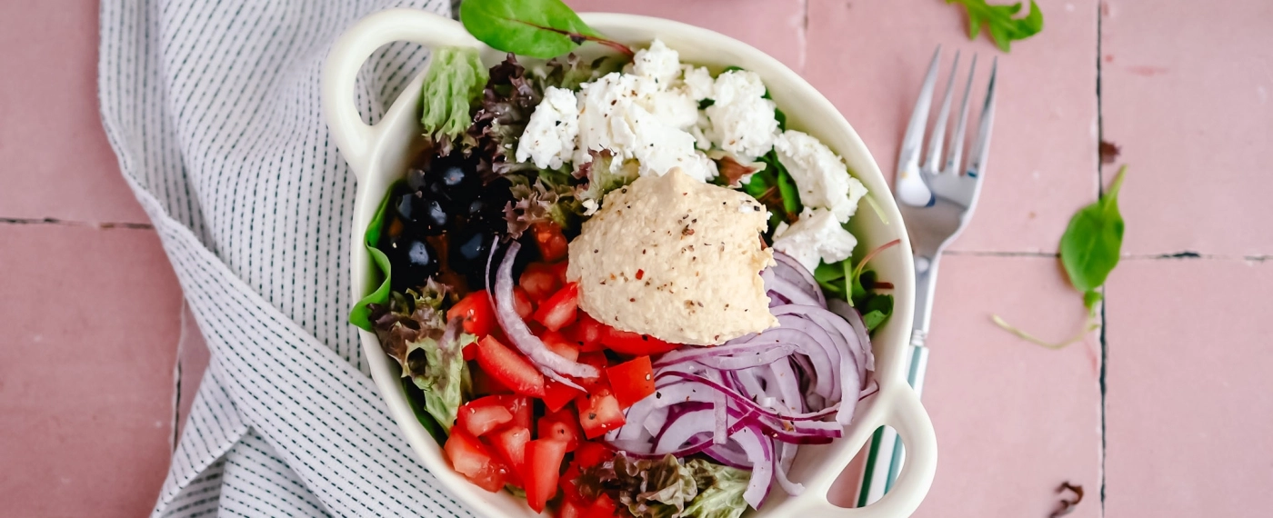 Salade met hummus & feta