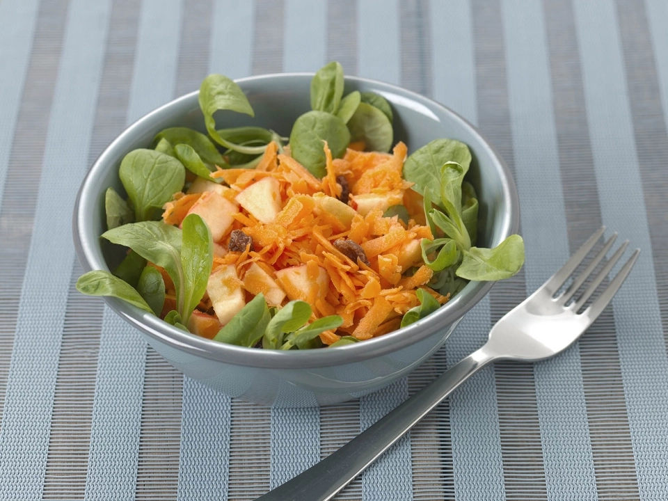 Appelsalade met wortel & rozijnen