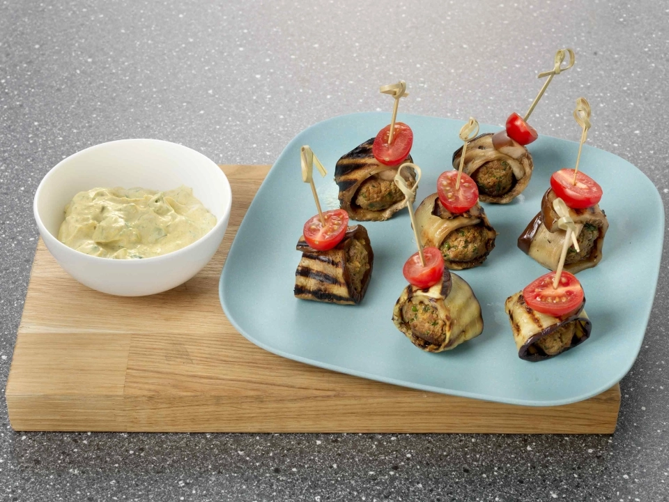 Aubergine rolletjes gevuld met pittig gehakt