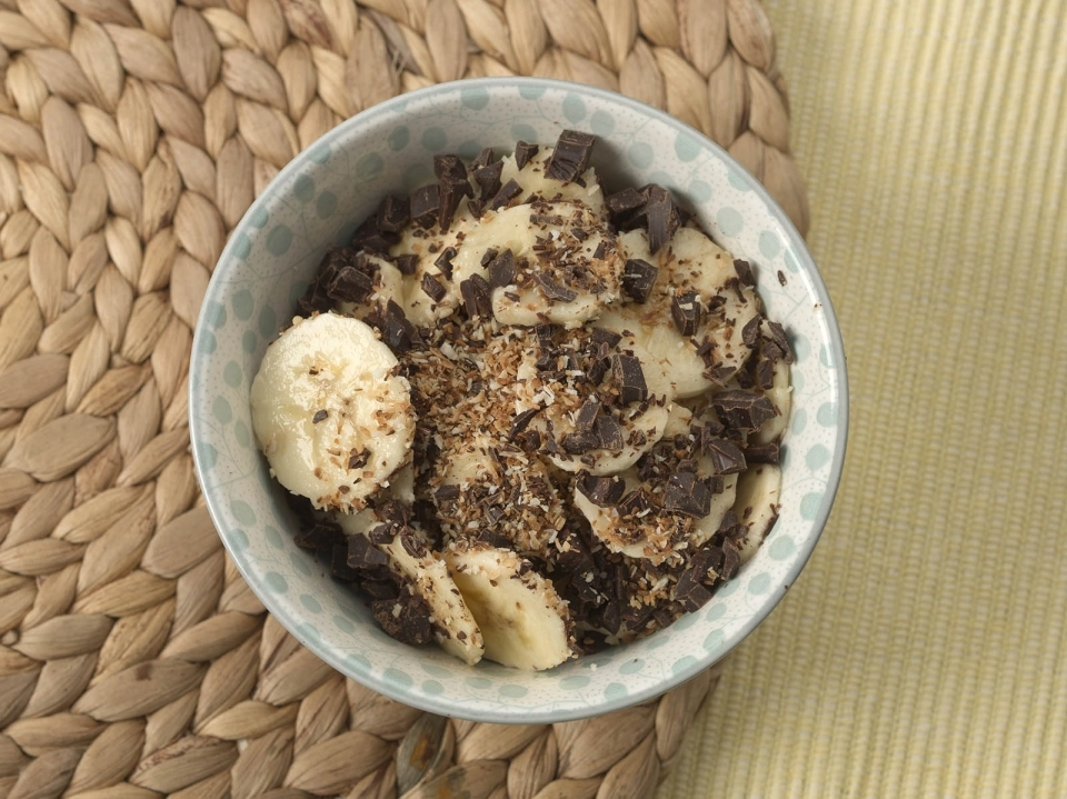 Banaan met pure chocolade & geraspte kokos