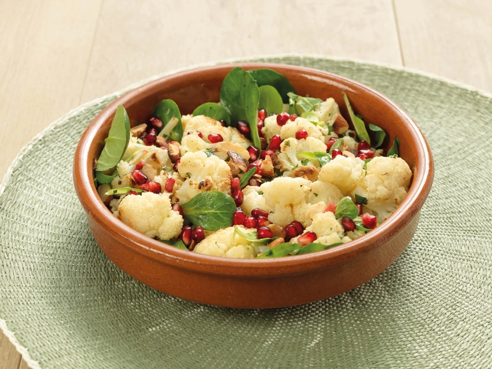 Geroosterde bloemkoolsalade met amandelen & kappertjes