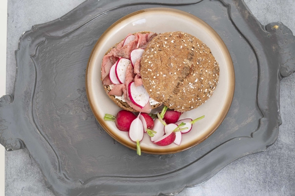 Bol met rosbief & radijs