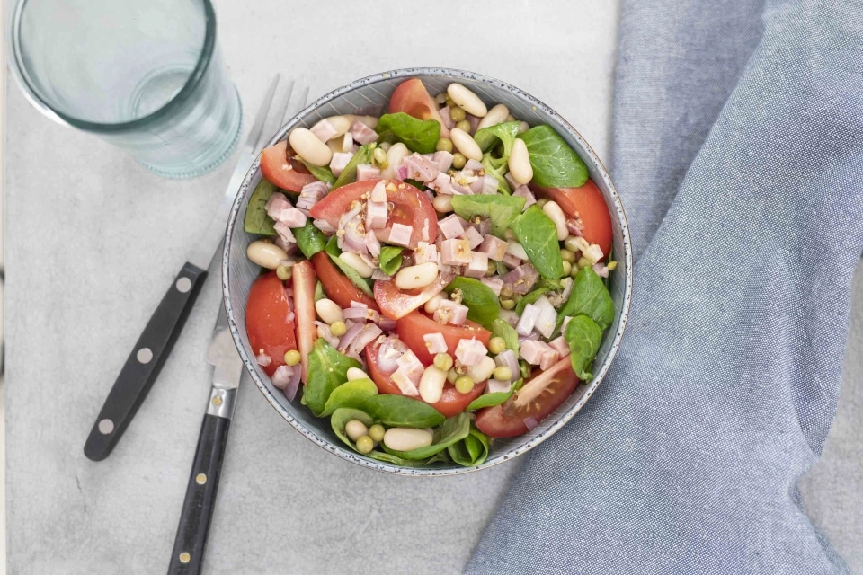 Bonensalade met hamblokjes
