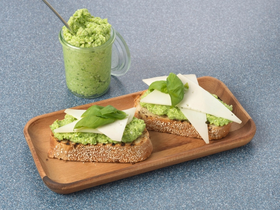 Bruchette met spread van erwten & geitenkaas