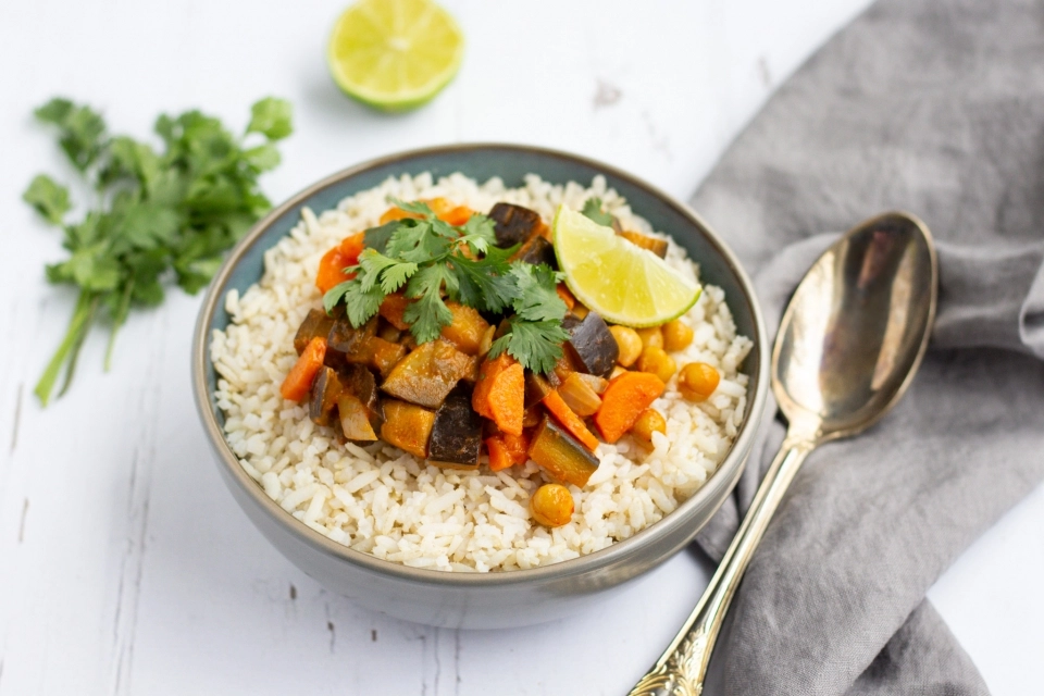 Snelle curry met aubergine & kikkererwten