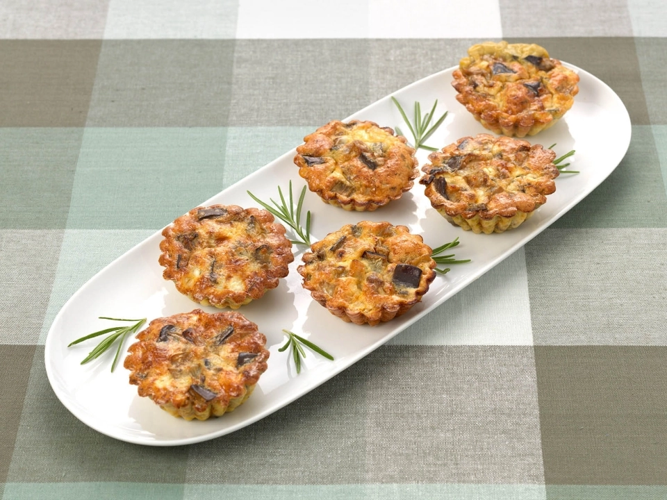 Eiermuffins met aubergine