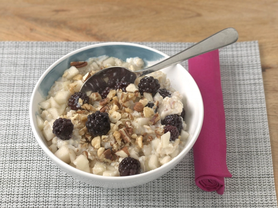 Havermout met peer, bramen & kaneel