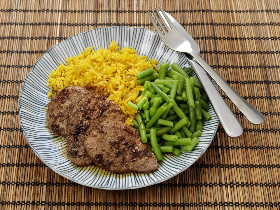 Indische rosbief met gele rijst