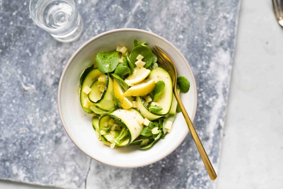 Kaassalade met frisse citroendressing