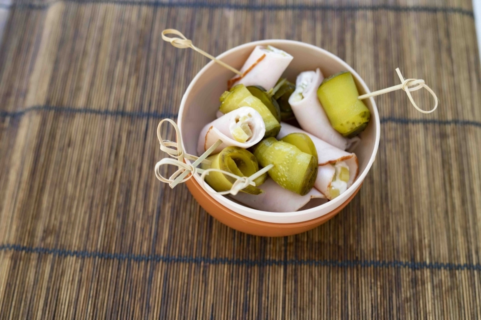 Kalkoenfilet met geitenkaasspread & augurk