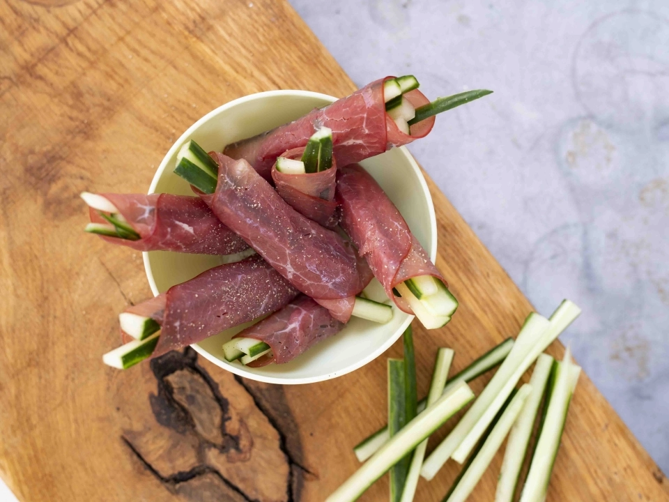 Komkommer & rookvlees rolletjes