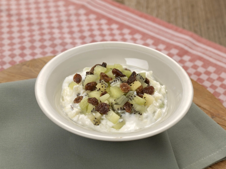 Kwark met appel, kiwi & rozijnen