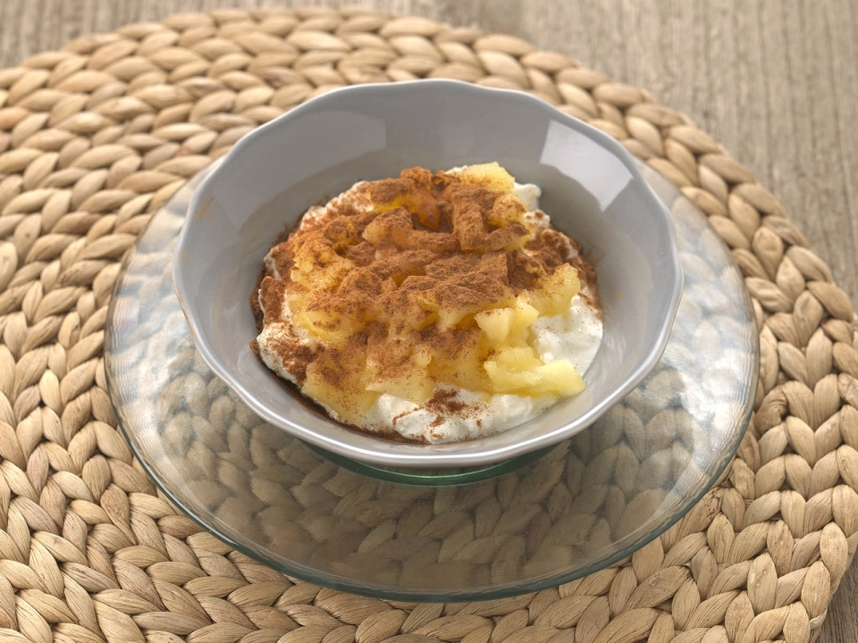 Kwark met warme appelmoes & kaneel