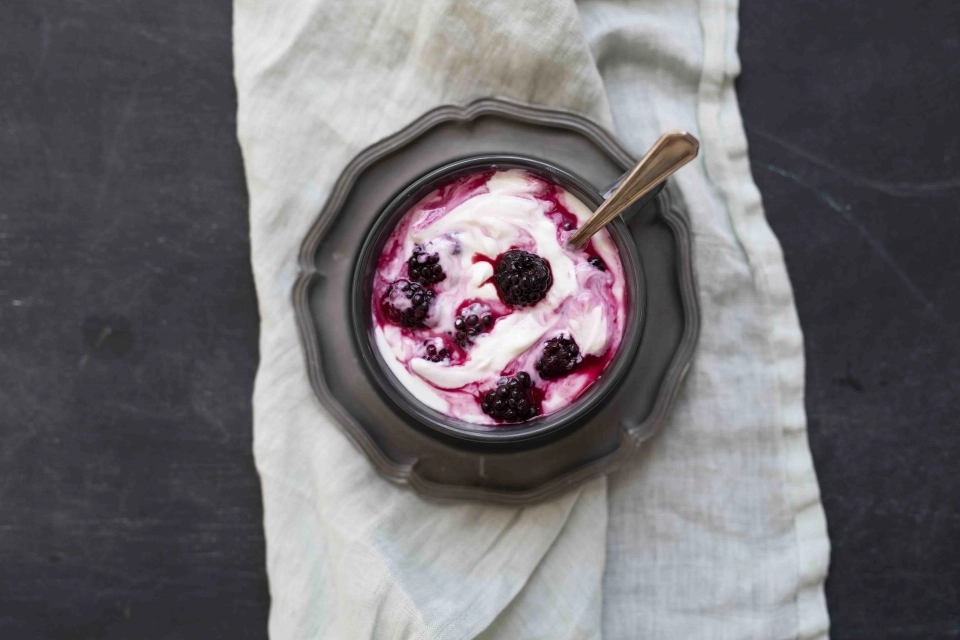 Kwark met warme bramen