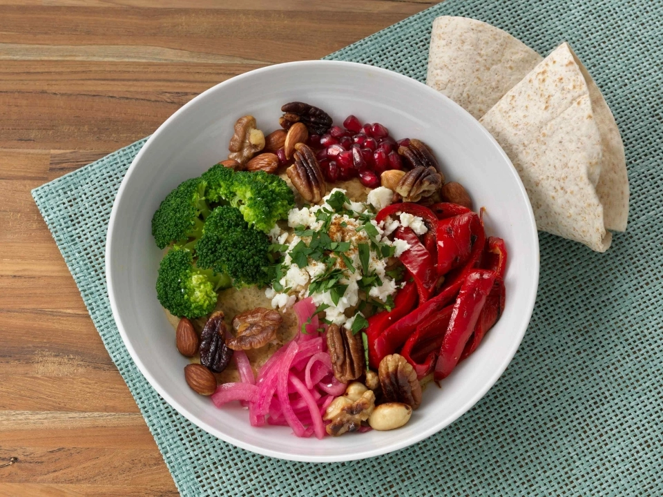 Warme linzen hummus met topping