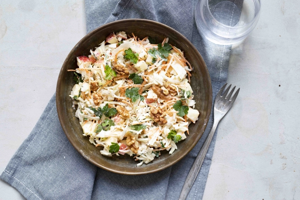 Lunchsalade met witte kool & rozijnen
