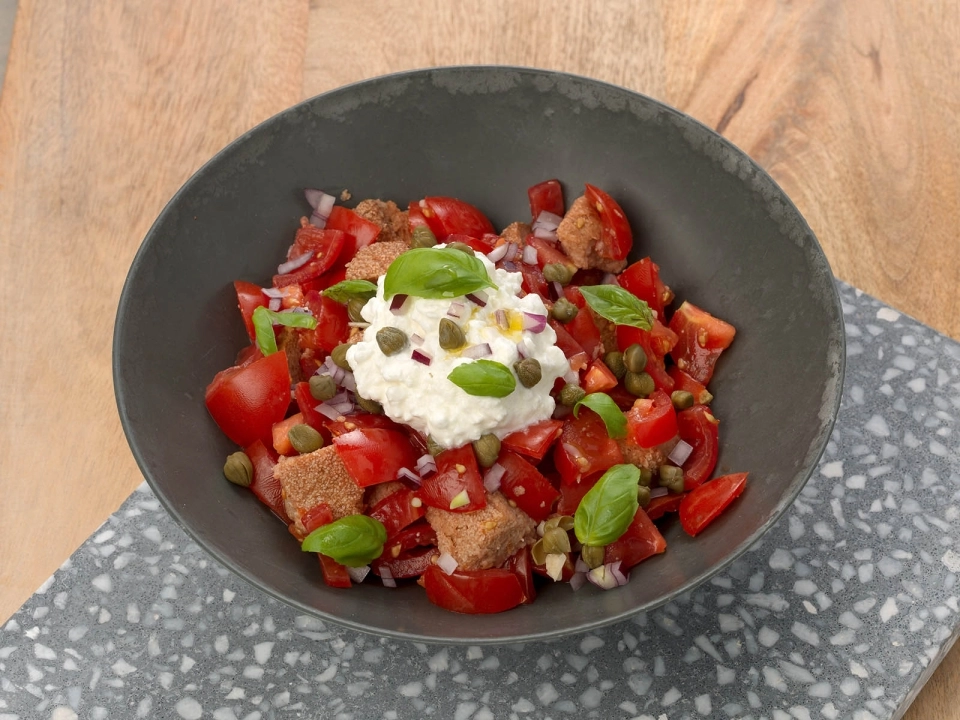 Panzanella met cottage cheese