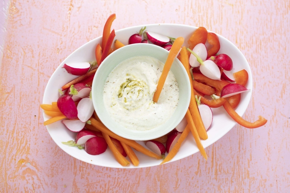 Pesto & yoghurtdip met rauwkost