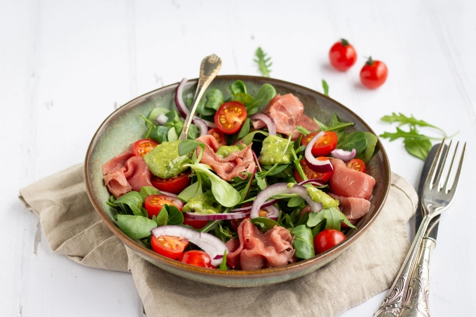Rosbief salade met pesto mayonaise