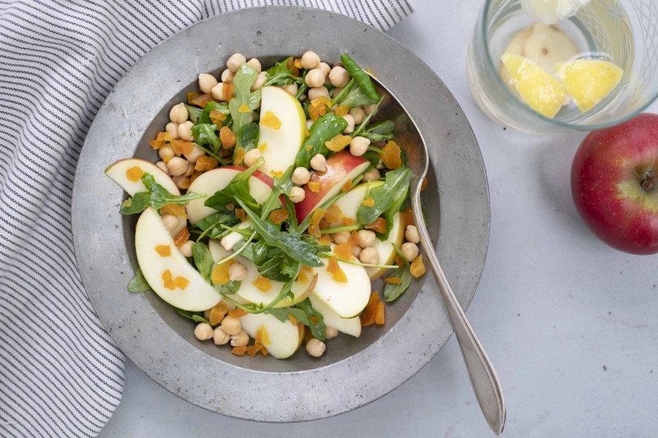 Salade met kikkererwten, abrikozen & appel