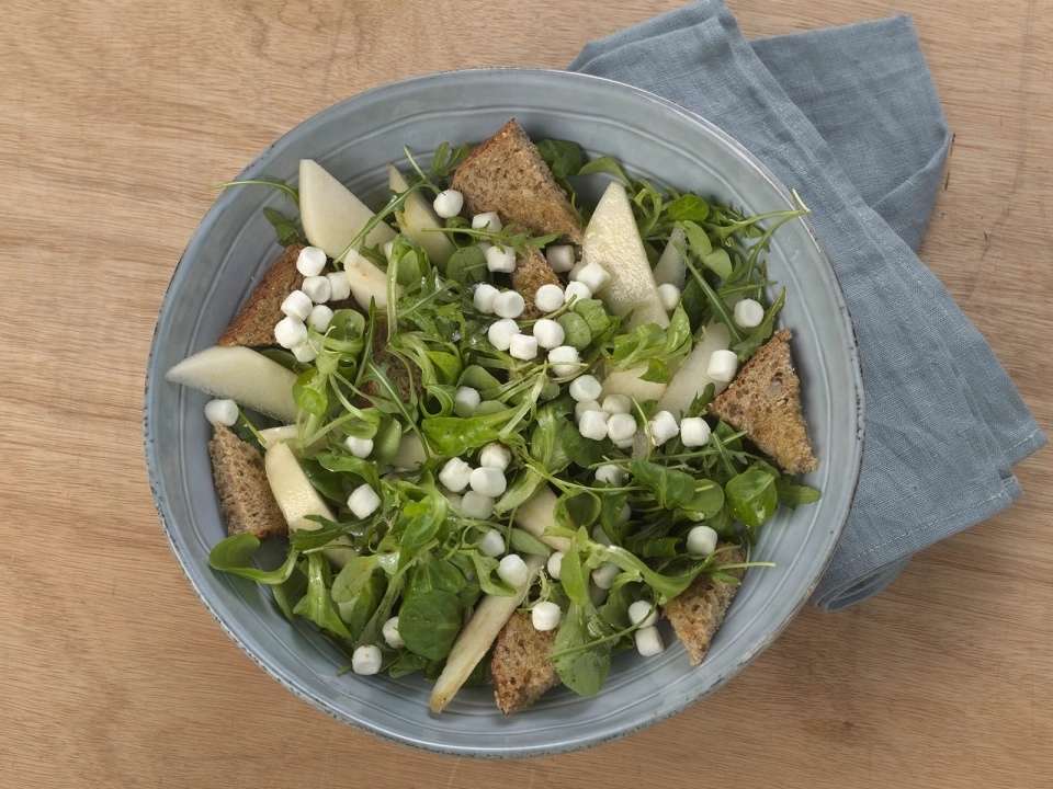 Salade met peer & geitenkaas