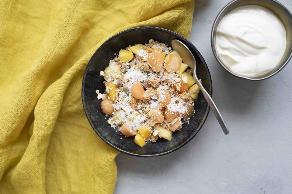 Tropisch fruit met muesli & kokos