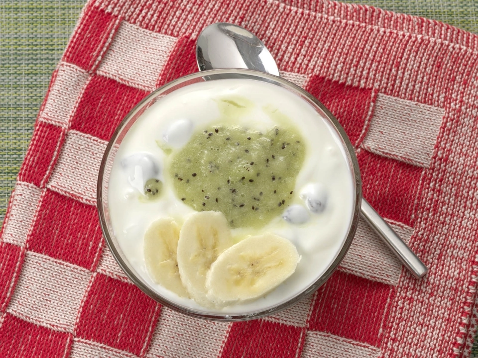 Yoghurt met kiwipuree & banaan